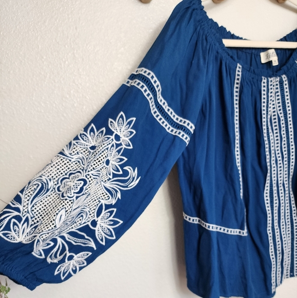 Listicle Boho Blouse Top Women's M Blue Embroidered On Off Shoulder Flowy - Picture 2 of 9